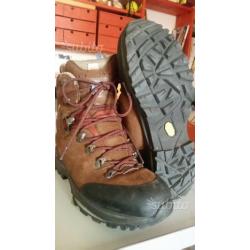 Scarponi trekking Lowa nuovi n.40