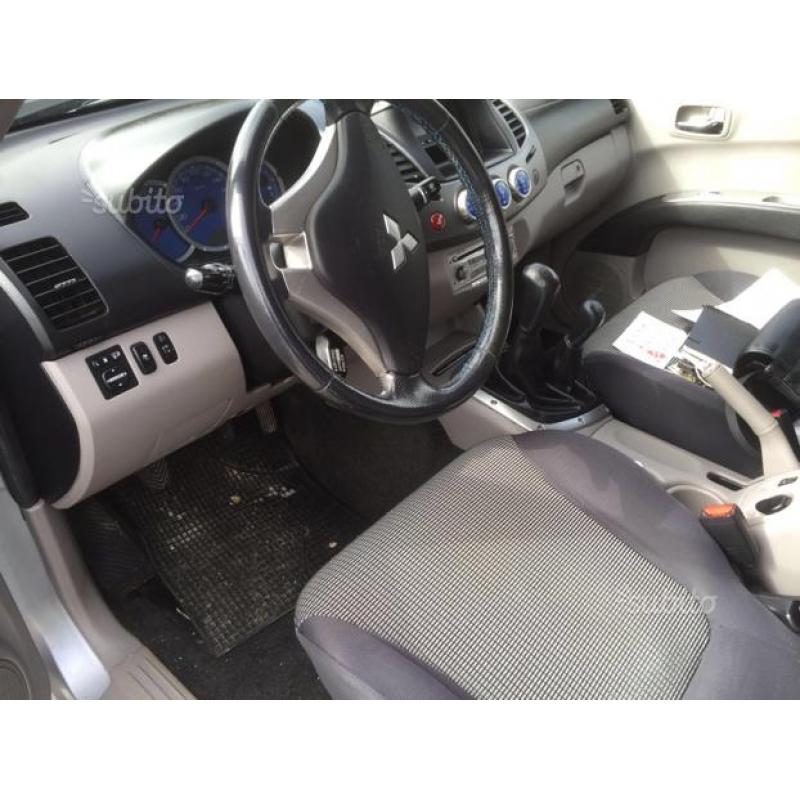 Mitsubishi l200d.cab 2.5 d-di 178cv intense plus