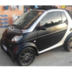 Smart cabrio nera opaco