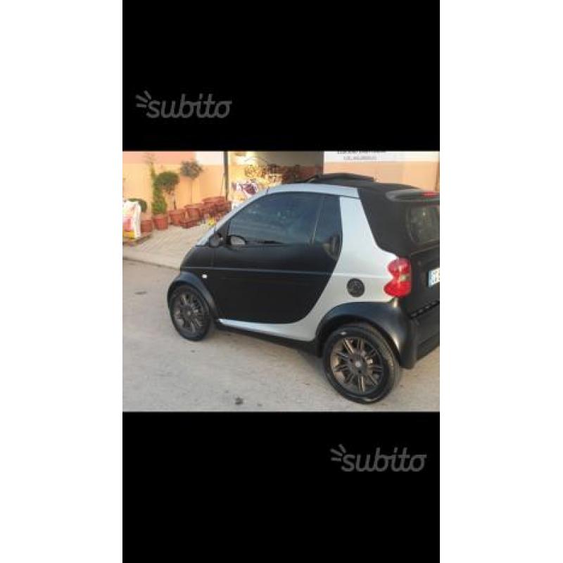 Smart cabrio nera opaco