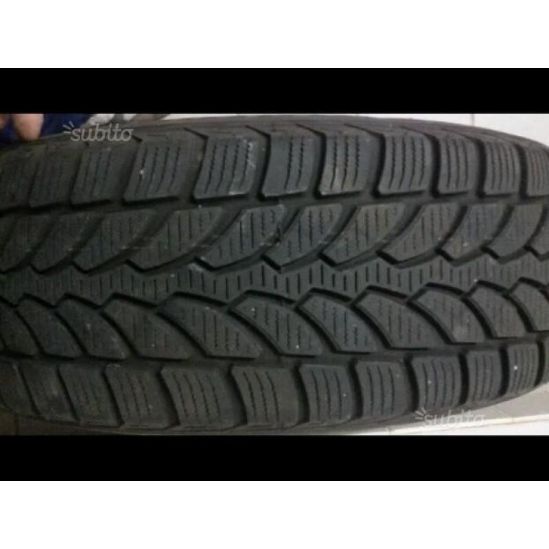 Gomme da neve Bridgestone complete di cerchio