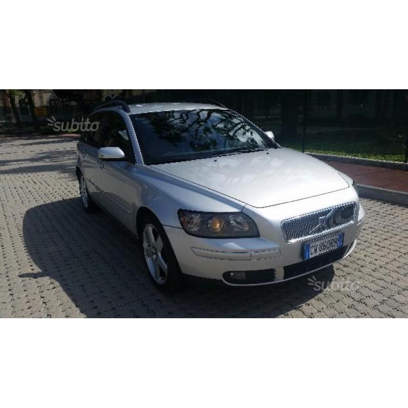 Volvo v50 - 2005