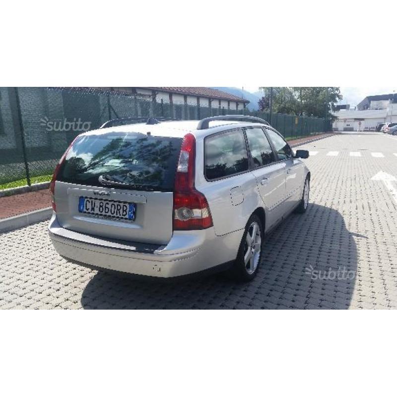 Volvo v50 - 2005