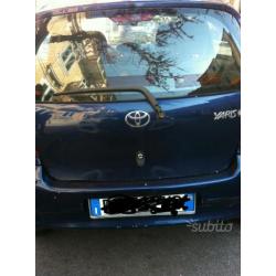 TOYOTA Yaris - 2000