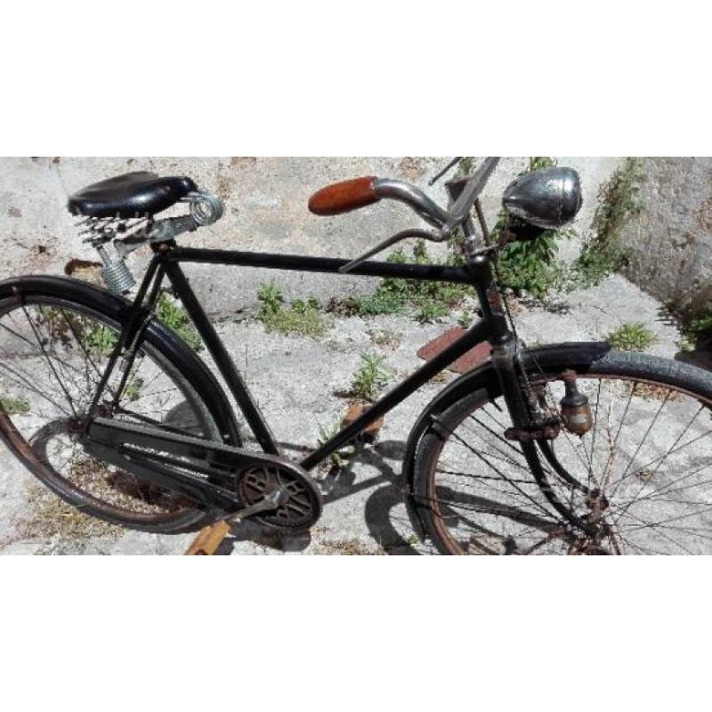 Bicicletta a bacchetta bianchi