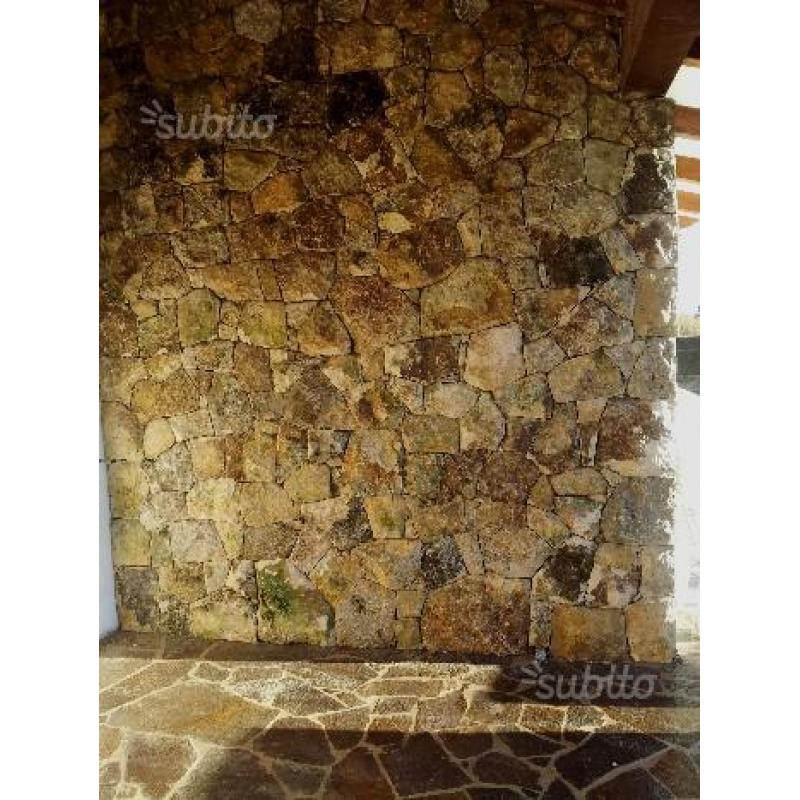Muri in pietra,pavimenti in pietra,capanne sarde
