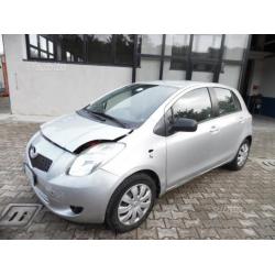 TOYOTA Yaris -1.3 benz 2009 sinistrata