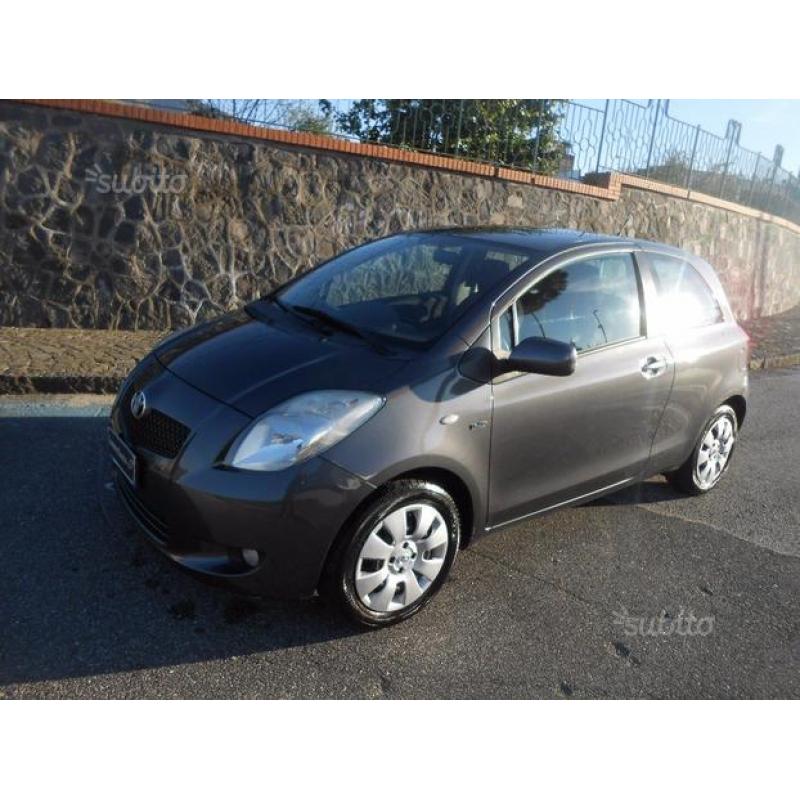 TOYOTA Yaris 1.4 D-4D 3 porte 2 anni di furto e