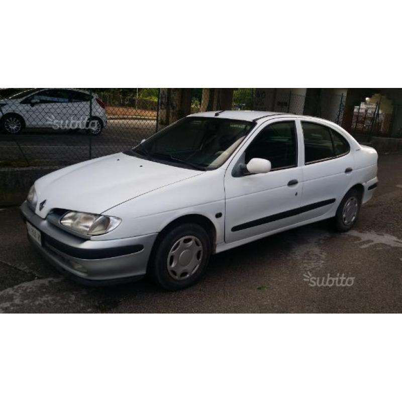 Renault Megane 1.9 diesel 450 euro