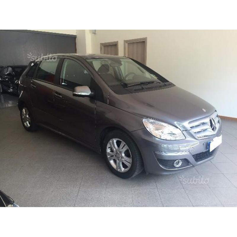 MERCEDES Classe B180 CDI*Automatik*46000km*- 2011