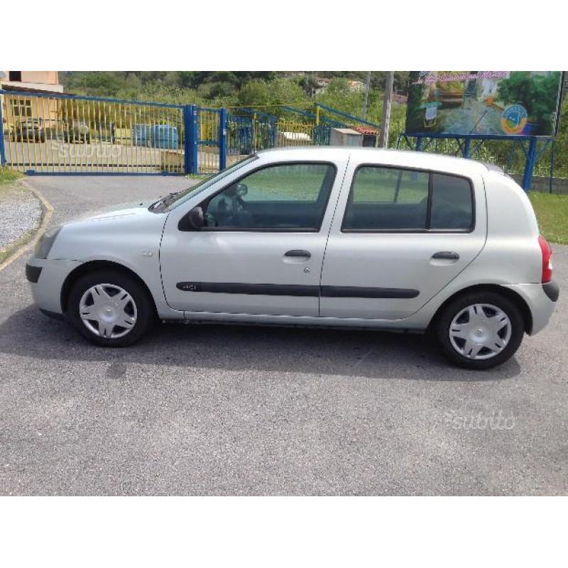 RENAULT Clio 1.5 DCI