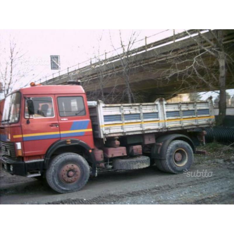 Iveco 190 F 26 ribaltabile trilaterale