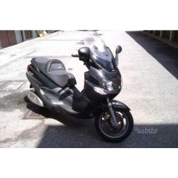 Piaggio x 9 500