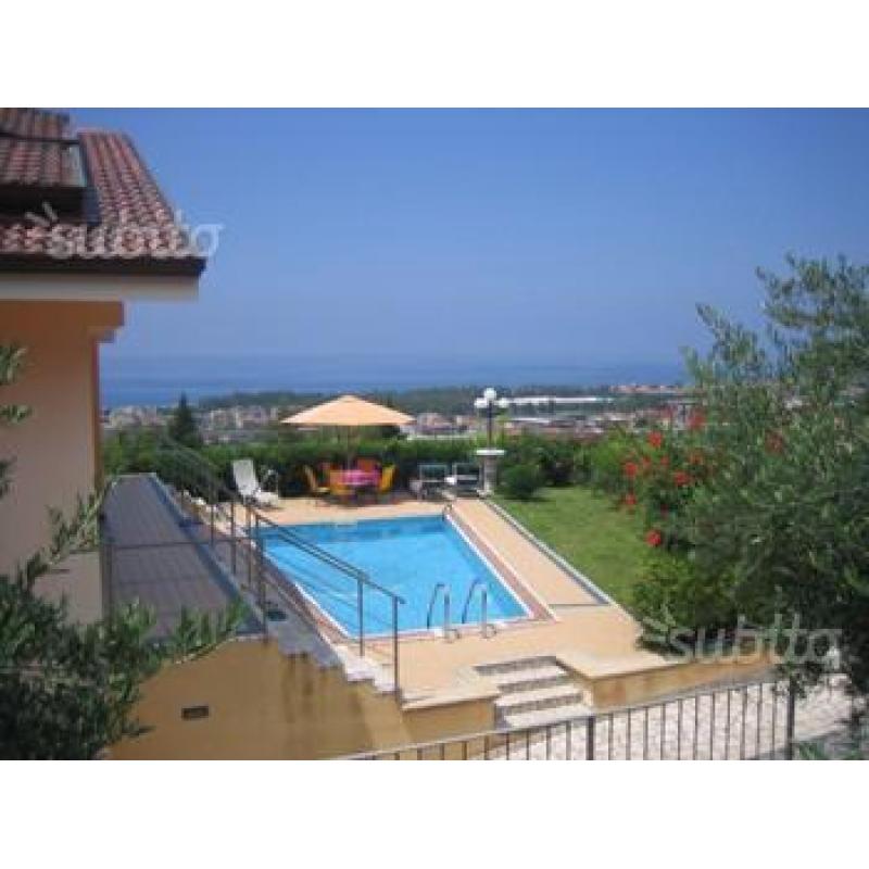 Casa Relax ,piscina, giardino,vista mare