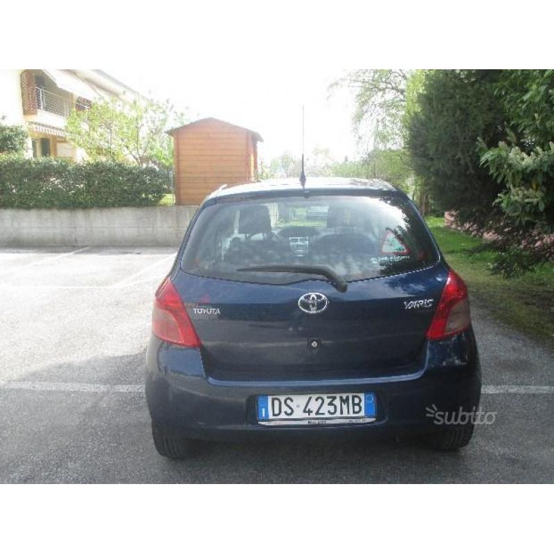 TOYOTA Yaris - 2009