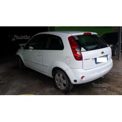 Ford Fiesta 1.2 b/gpl anno 2008 sinistrata