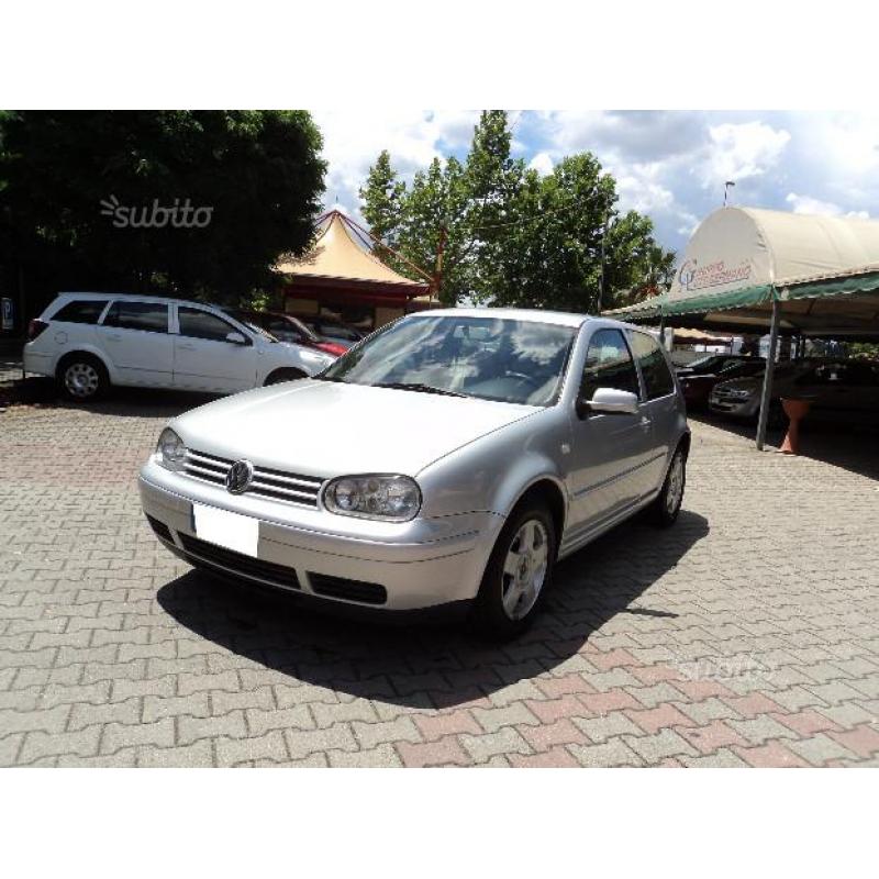 VOLKSWAGEN Golf 4ª serie - 2000