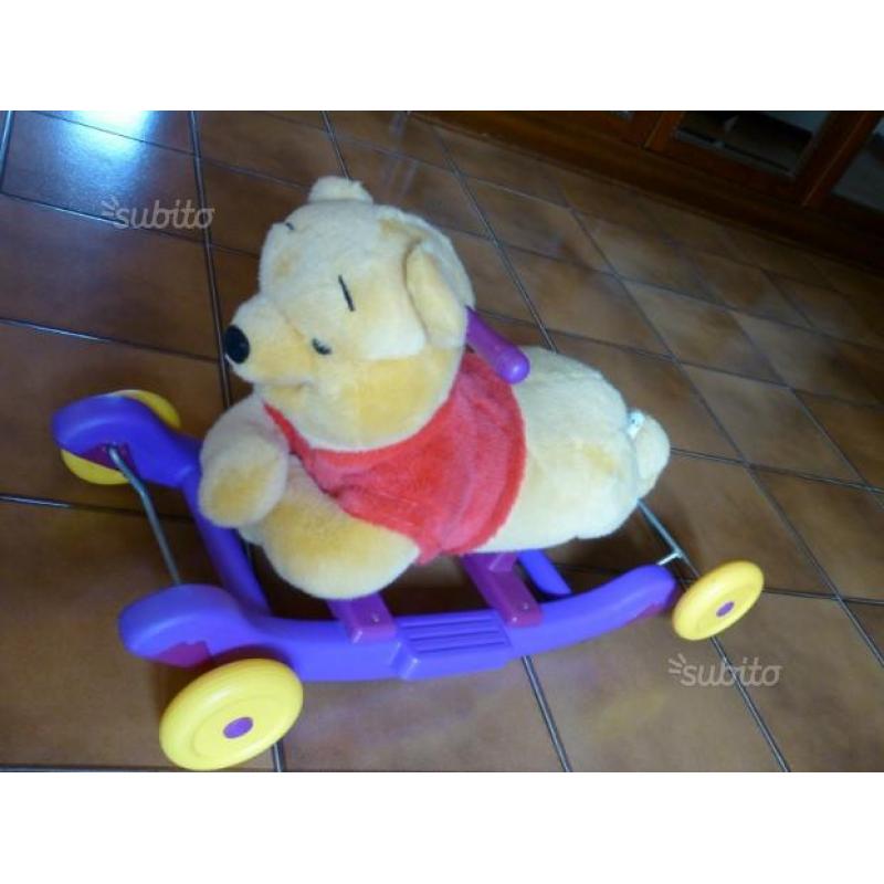 Winnie the pooh dondolo a rotelle