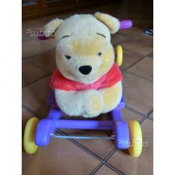 Winnie the pooh dondolo a rotelle