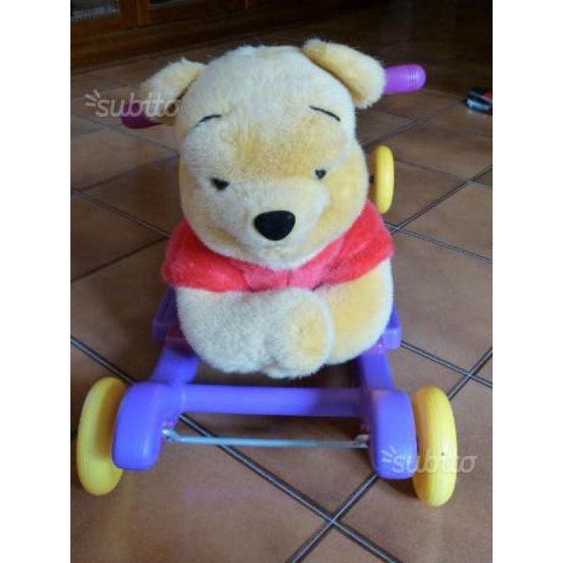 Winnie the pooh dondolo a rotelle