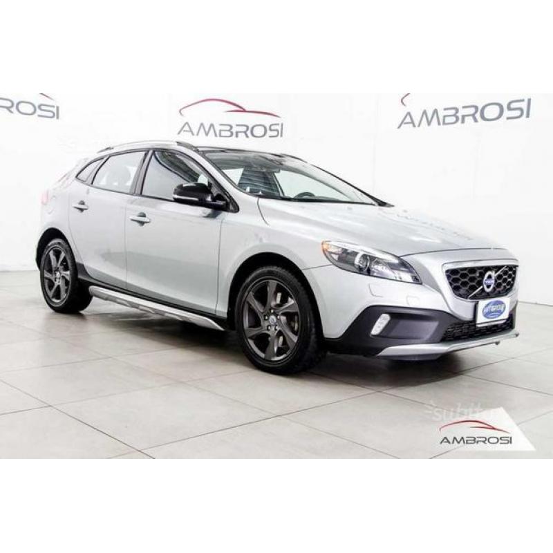 VOLVO V40 Cross Country MOMENTUM D3 150 CV GEART