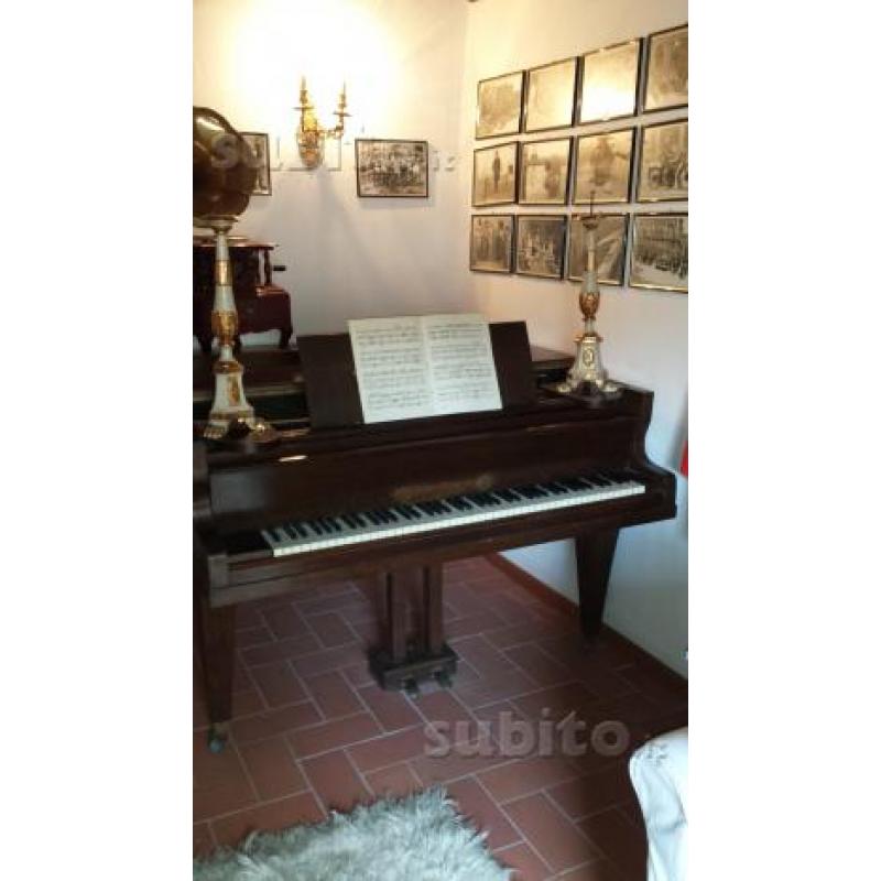 Pianoforte mezza coda