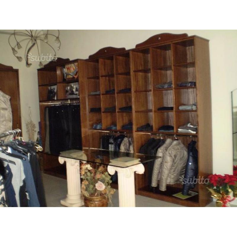 Arredamento negozio abbigliamento