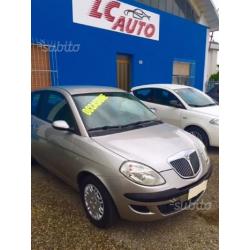 Lancia ypsilon 1.2 versione argento