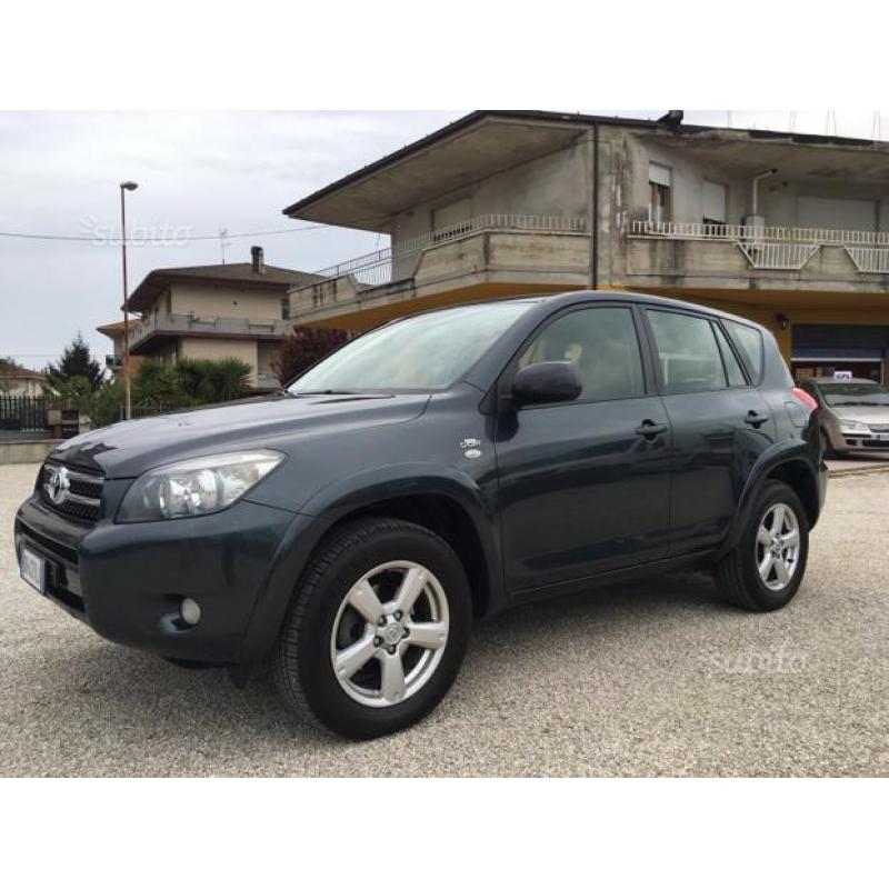 Toyota rav 4 2.2 177cavalli