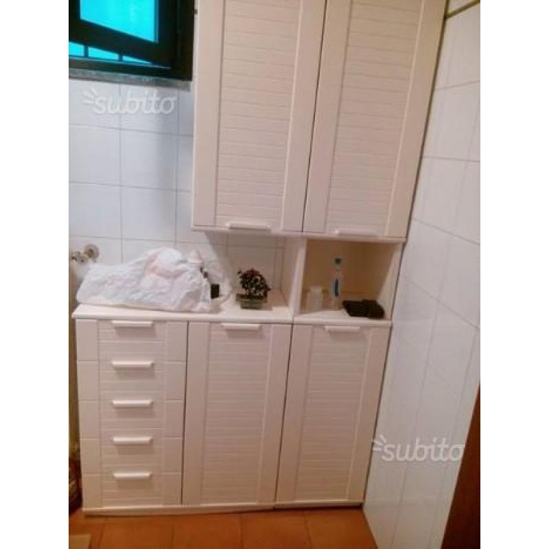 Mobile per il bagno in legno