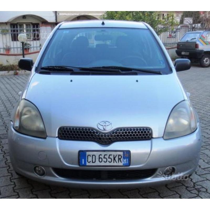 TOYOTA Yaris  1.3i 16V cat Luna