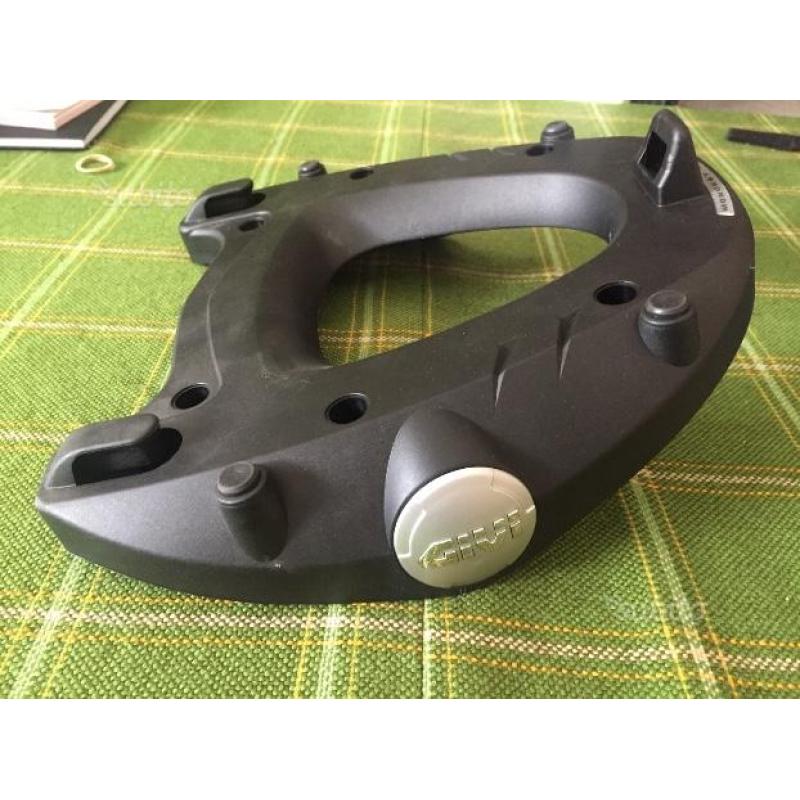 Attacco piastra universale bauletto da moto givi