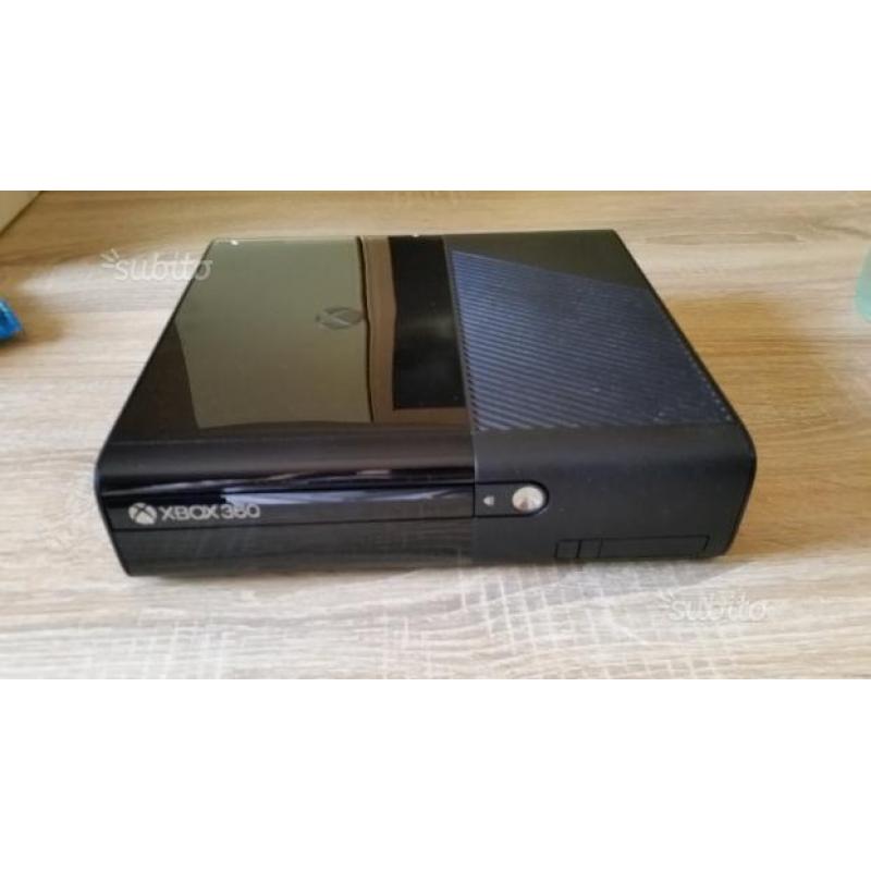 Xbox 360 Slim E 4 GB usata