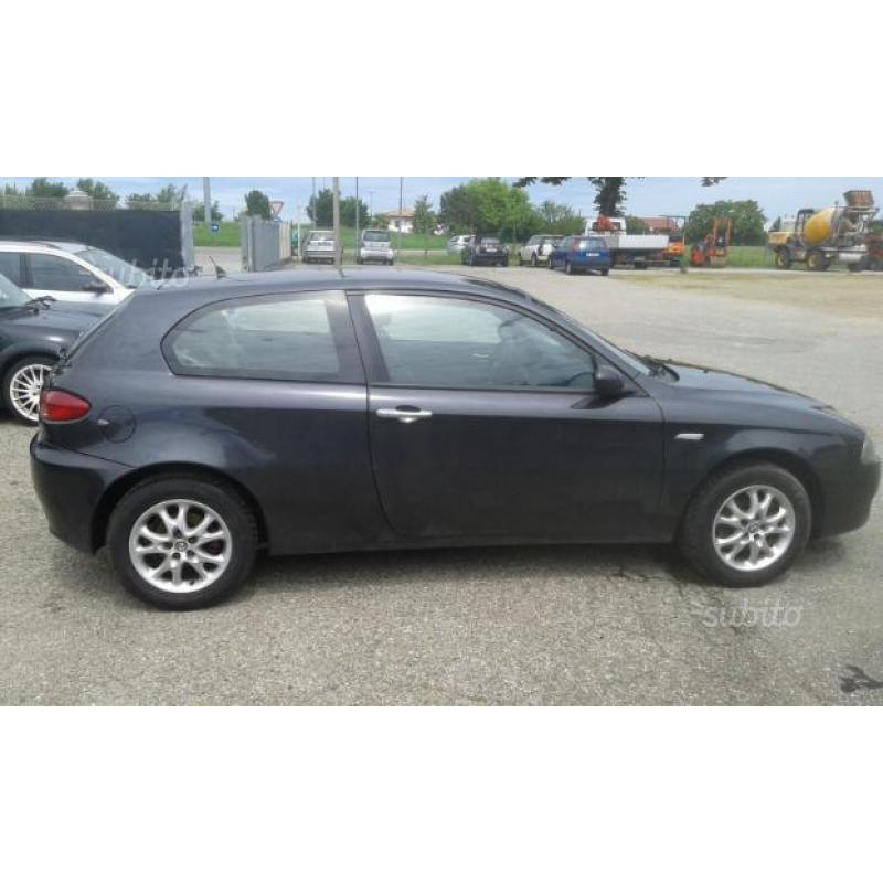 Alfa romeo 147 1.6 benzina impianto a metano