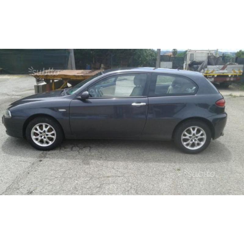 Alfa romeo 147 1.6 benzina impianto a metano