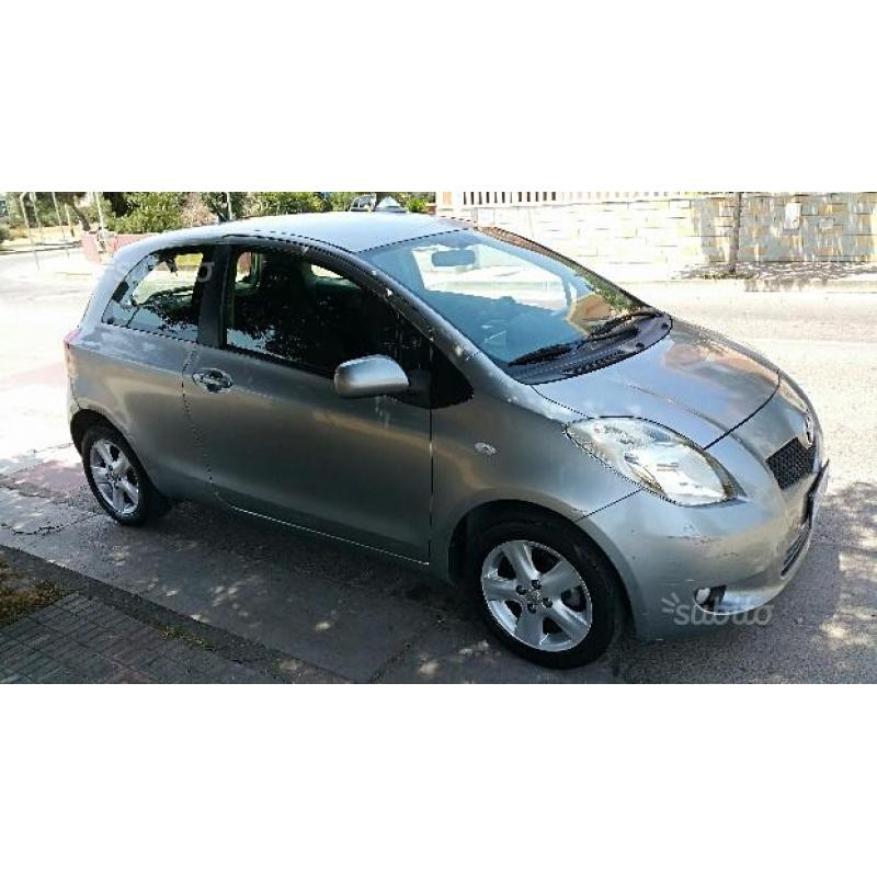 TOYOTA Yaris 1.0 full optional