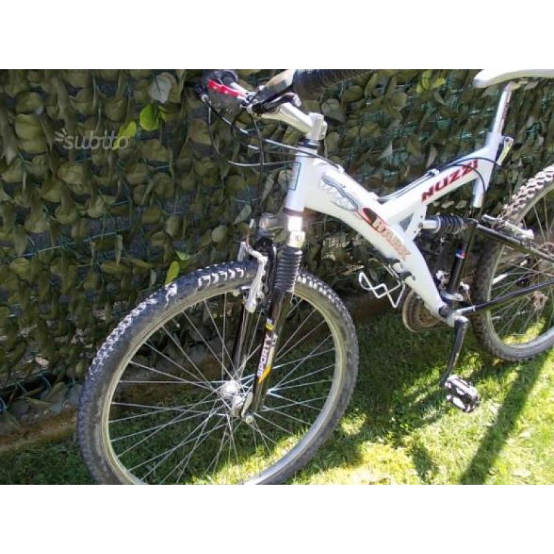 Mountain Bike Nuzzi Shark biammortizzata gomme 26