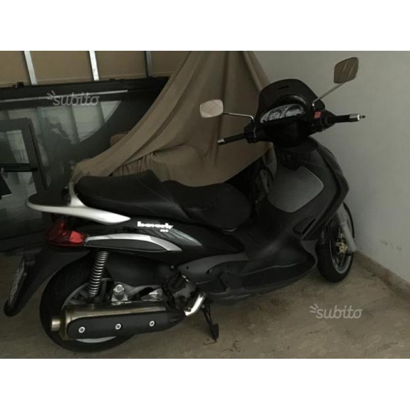 Piaggio beverly 500 nero