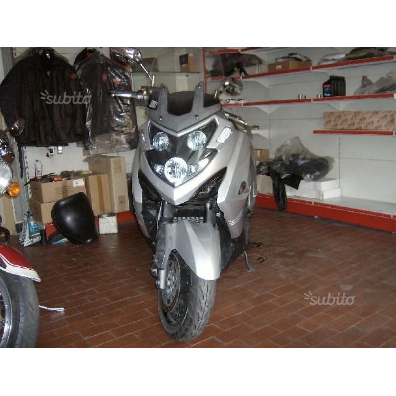 Kymco MyRoad 700i - 2012