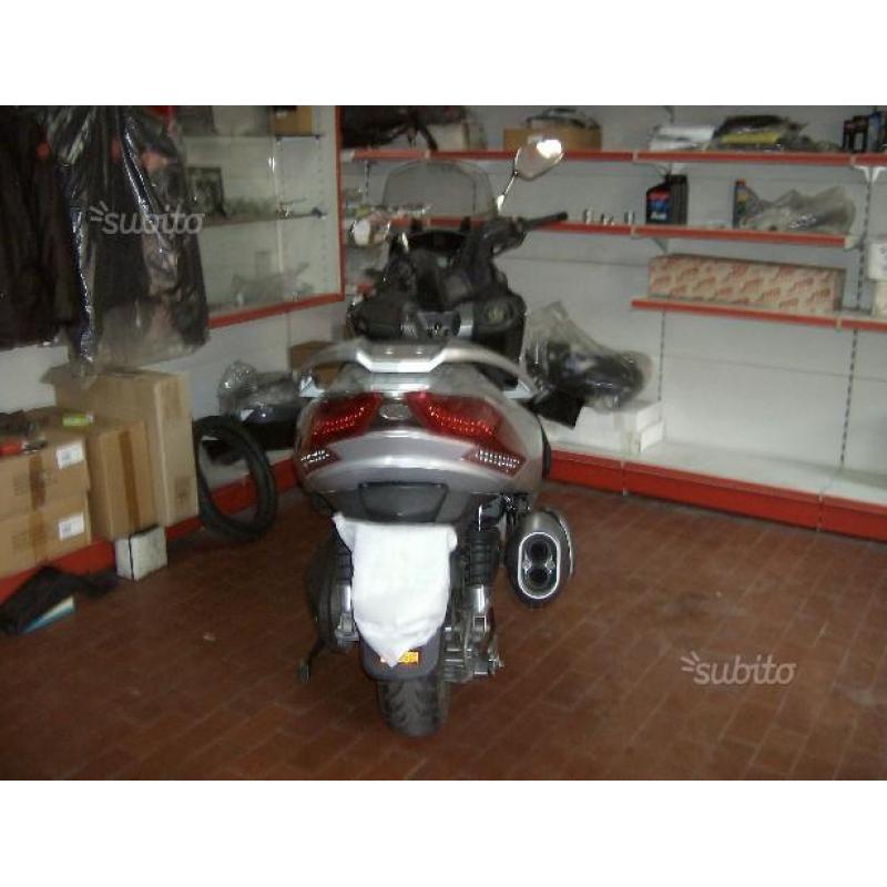 Kymco MyRoad 700i - 2012