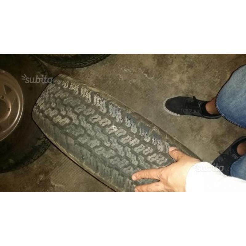 Gomme falken 215 / 80 / 15 come nuove