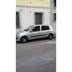 RENAULT Clio - 2003